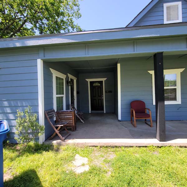 801 NW Main St., Ennis, TX